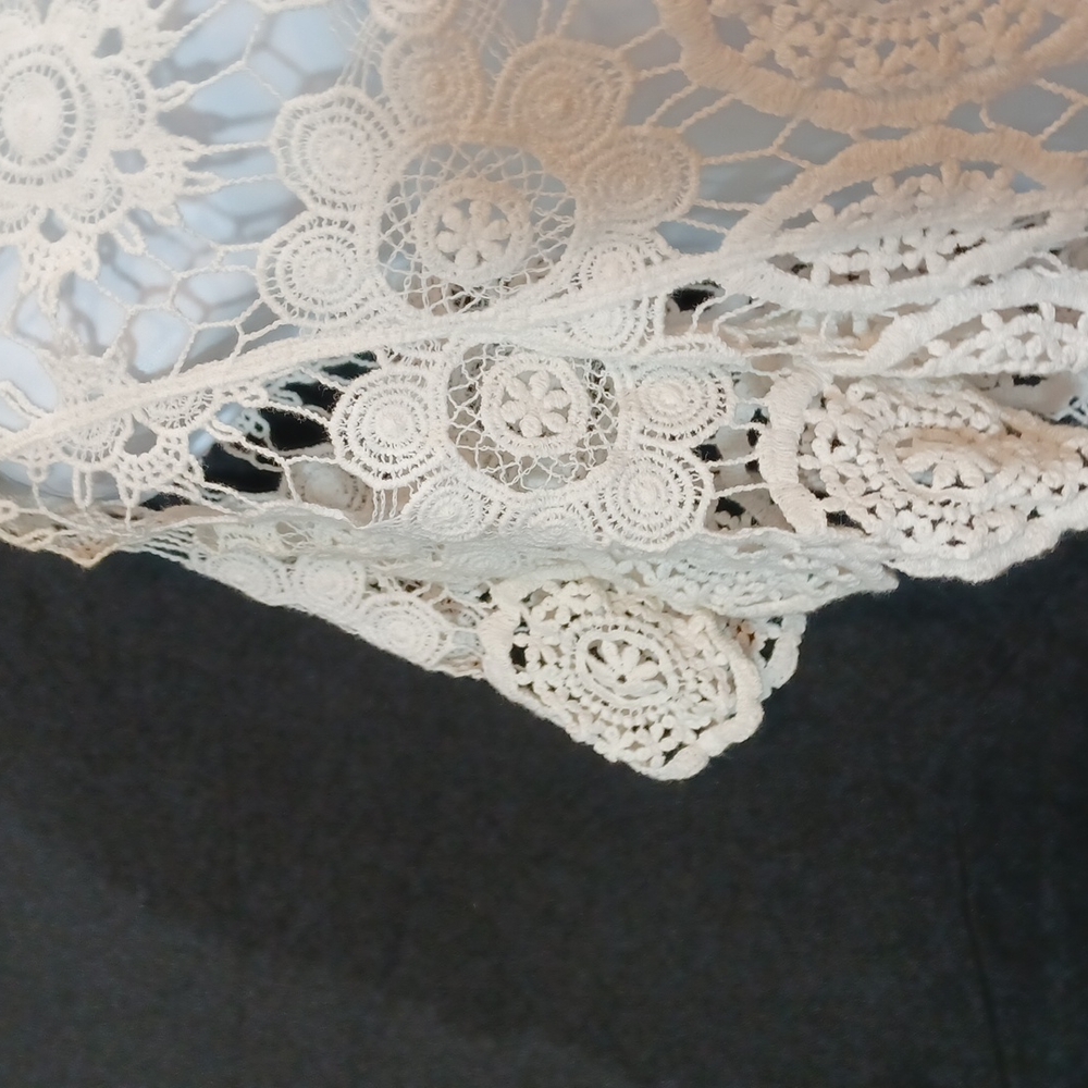 Charlotte Russe crotchet top - Picture 4 of 10